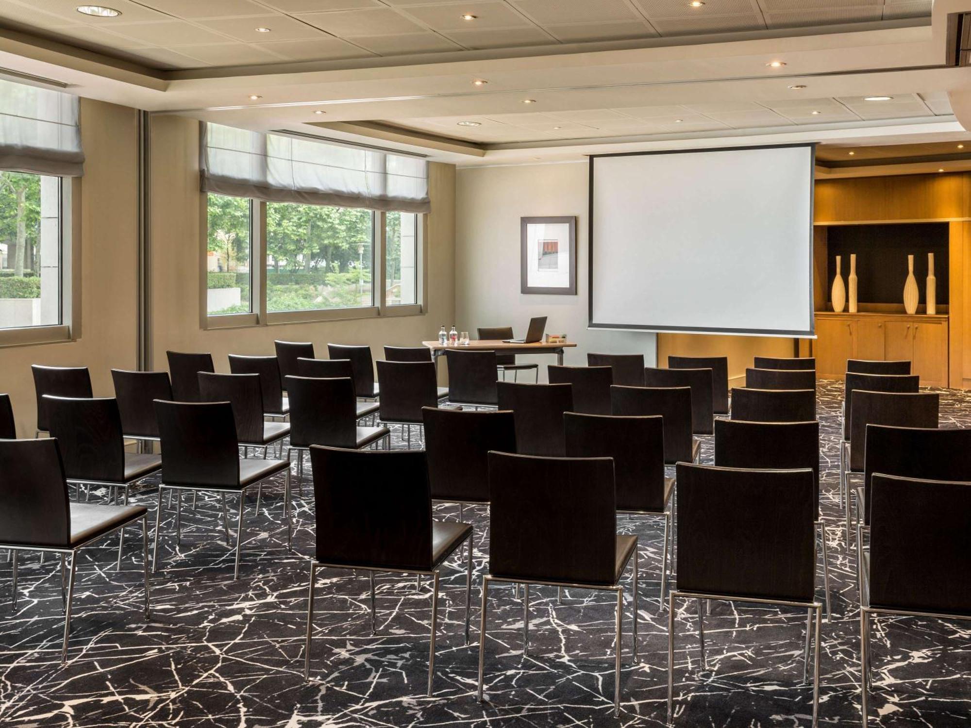 Nest Hotel Paris La Defense - Mgallery Collection Пюто Экстерьер фото Meeting room