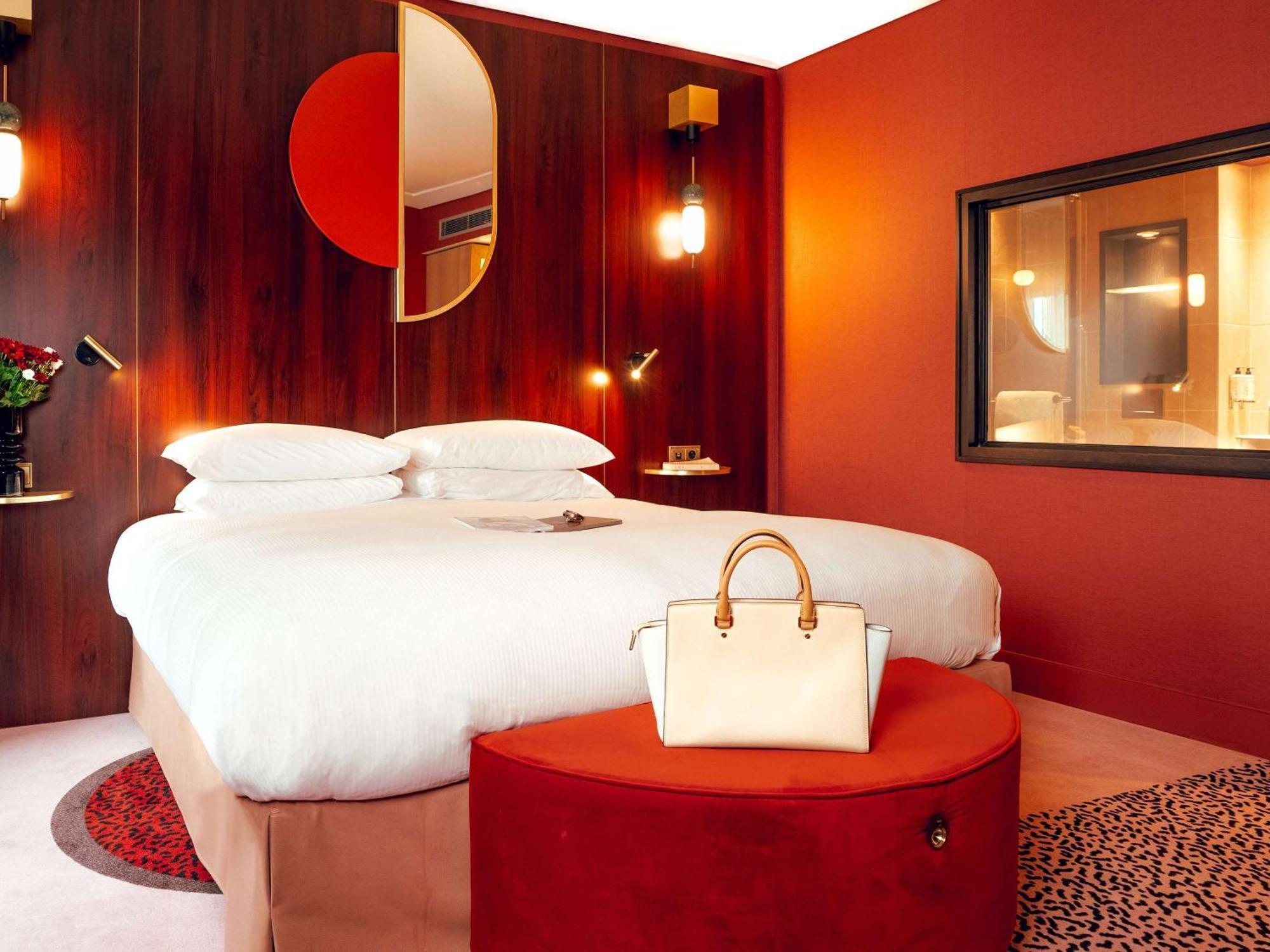 Nest Hotel Paris La Defense - Mgallery Collection Пюто Экстерьер фото A room at the Mandarin Oriental Paris