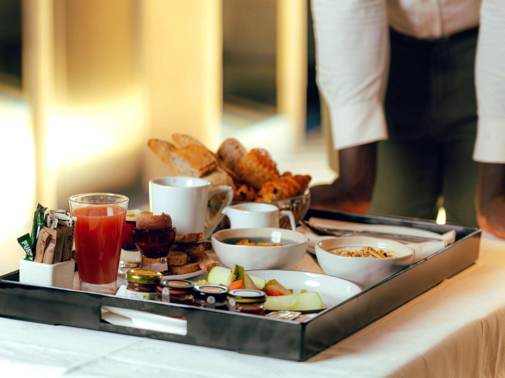 Nest Hotel Paris La Defense - Mgallery Collection Пюто Экстерьер фото Room service